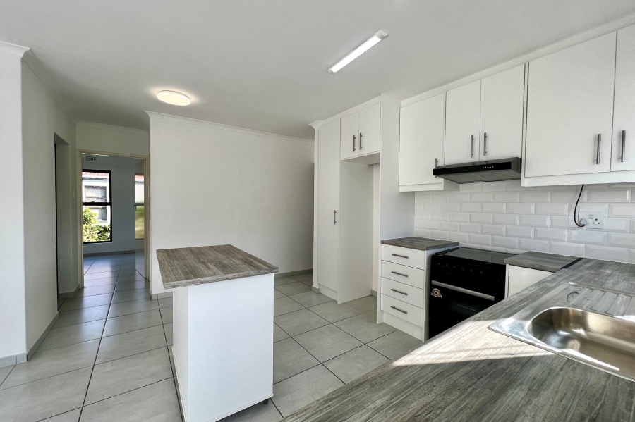 To Let 2 Bedroom Property for Rent in Bloubergrant Western Cape